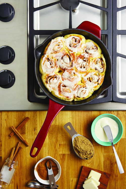 featured food recipe cinnamon rolls christmas breakfast cinnamom holidays mad skillets anolon whisktakers holidayhosting