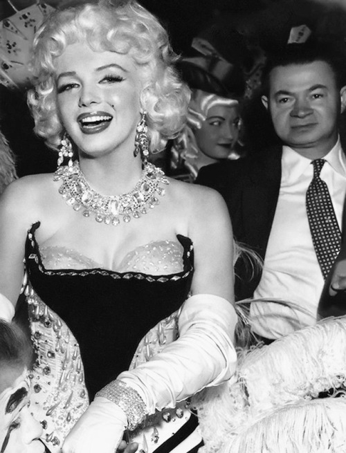 summers-in-hollywood:Marilyn Monroe at a benefit event at...