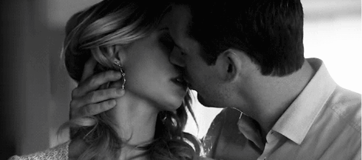 merveilleux-monique: ““So magical is the kiss that leaves one breathless, while breathing life into the other…becoming one with that magnificent kiss.” ”