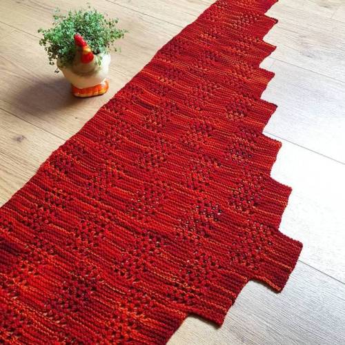 sybilra:L'esprit de l'escalier #scarf - new #knittingpattern on...