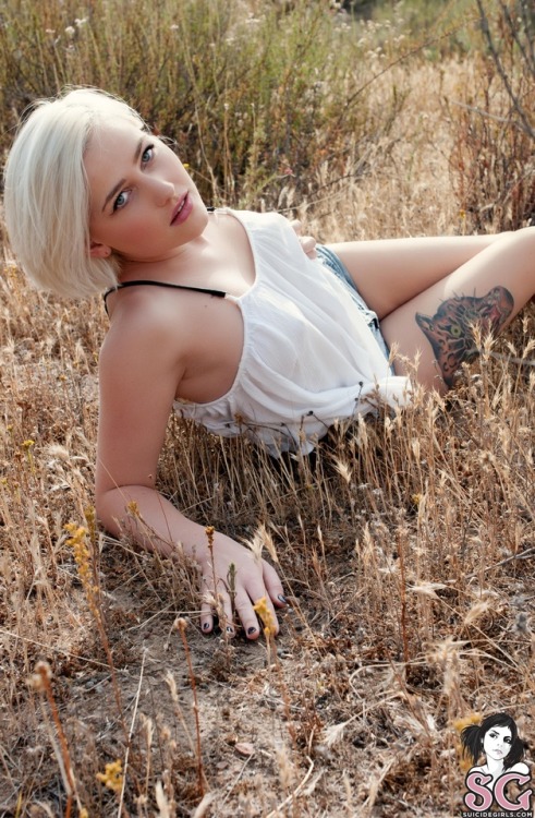 altmodelgirlcrush2:Chuff Suicide@suicidegirls