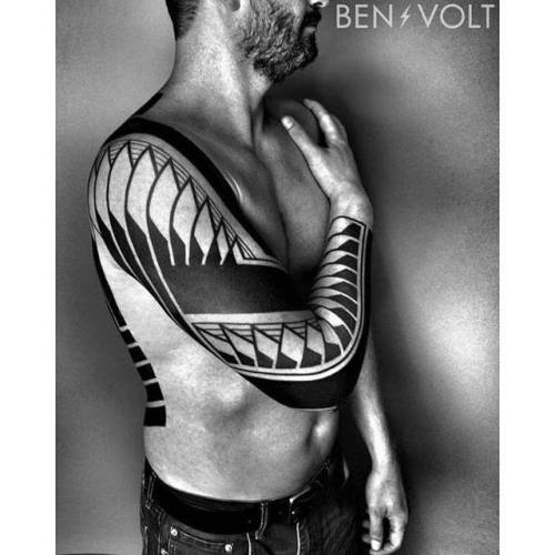 By Ben Volt, done at FORM8 Tattoo, San Francisco.... tribal;neotribal;benvolt;facebook;blackwork;twitter;experimental;art deco;sleeve;other