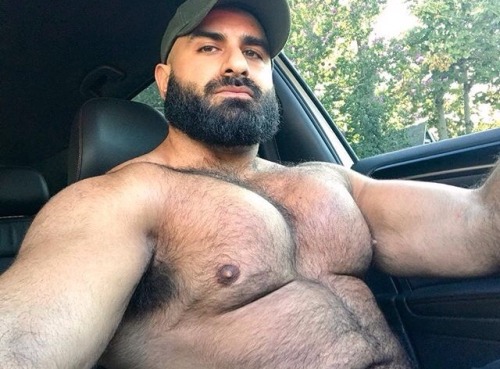 myfavoritemusclemen:IG: @the_arab_gorilla 