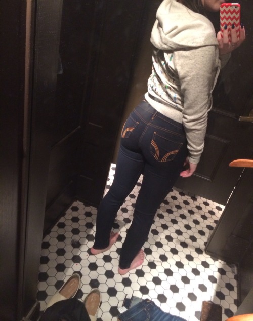 girlsinhollister:curvenim:cute buttHollister jeans