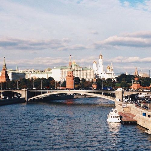 melodyandviolence:Moscow, Russia by goryacheff_k