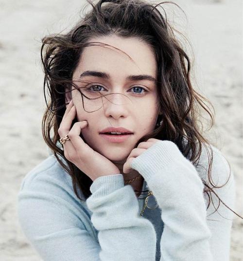 lovely-emilia-clarke