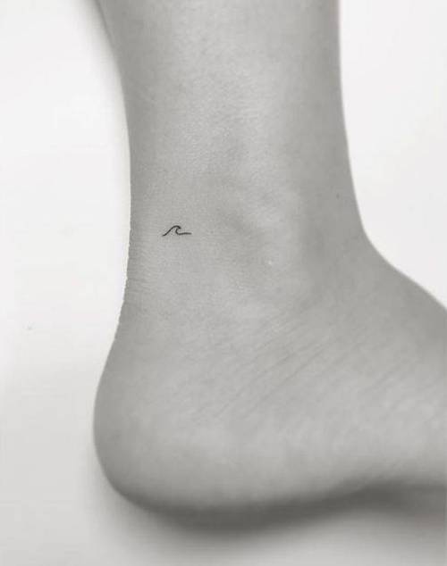 20 Beautiful Wave Tattoos On Foot