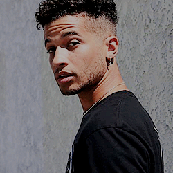 Voir un profil - Levi Fairchild Tumblr_pherxmeSVY1sqa4y2o9_250