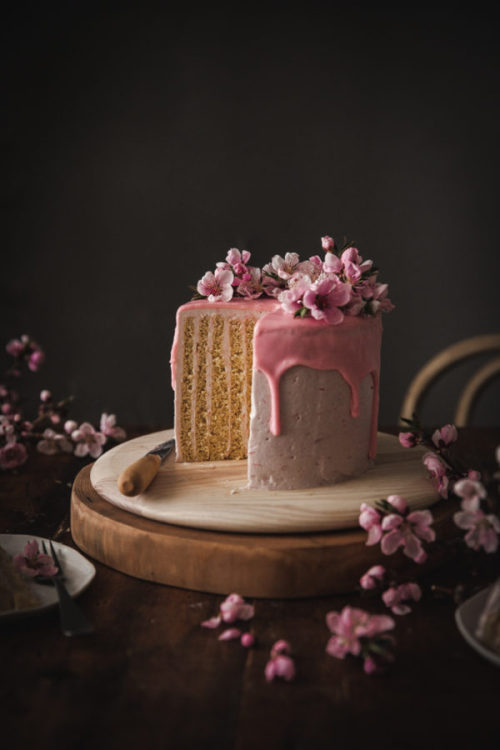 sweetoothgirl:Lemon Vertical Roll Cake + Rhubarb Rose...