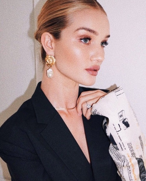 e-xotwod:Rosie Huntington-Whiteley.