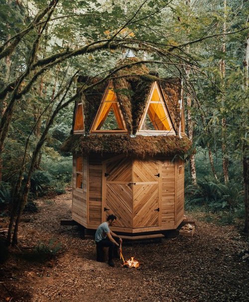 archatlas:Jacob Witzling’s Off-Grid Cabins “I started...