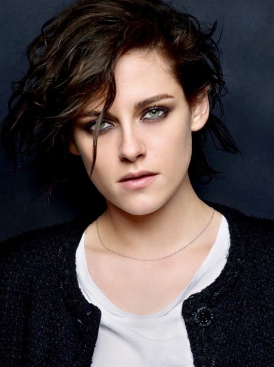 Kristen Stewart via : celeb-mix