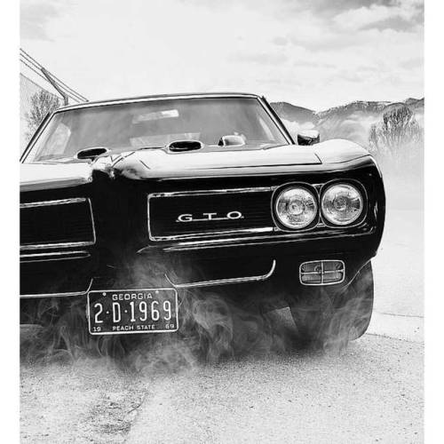 classicmusclevintagecars:Pontiac GTO #pontiac #gto #smoky...