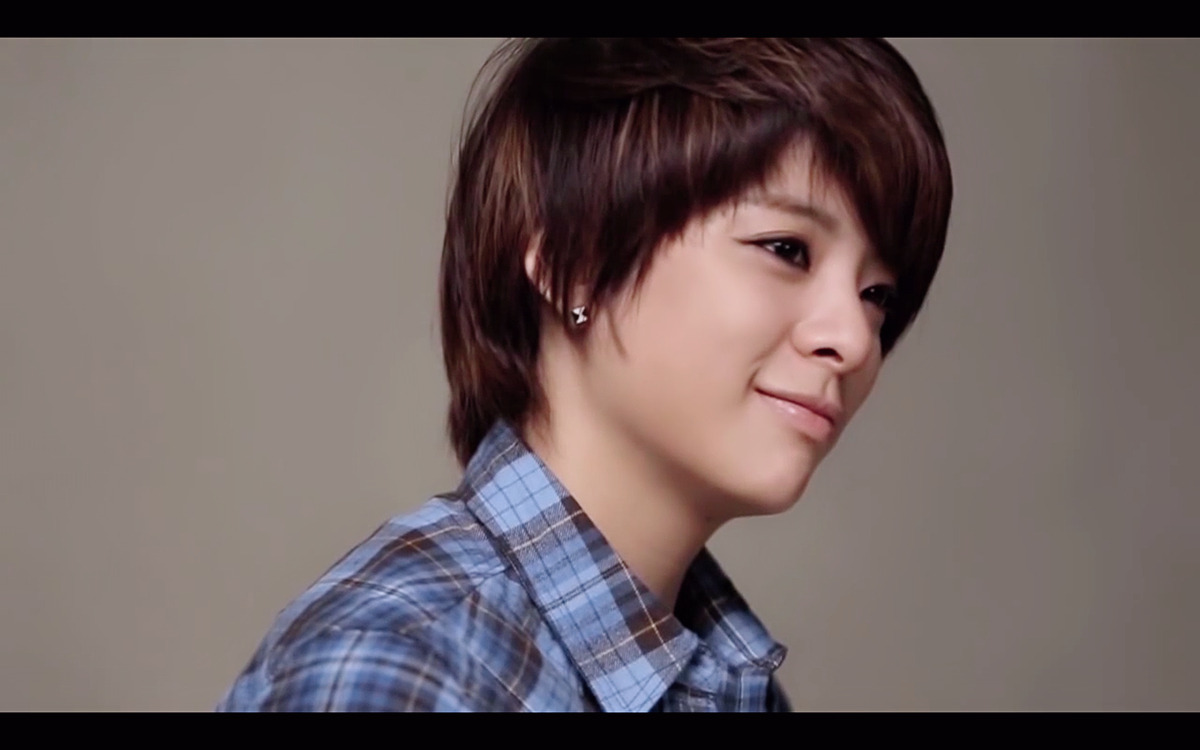 Amber Liu — Amber in SPAO photoshoot Longer hair, different...