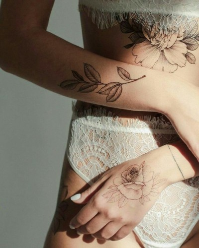 girls with tattoos tumblr wallpaper