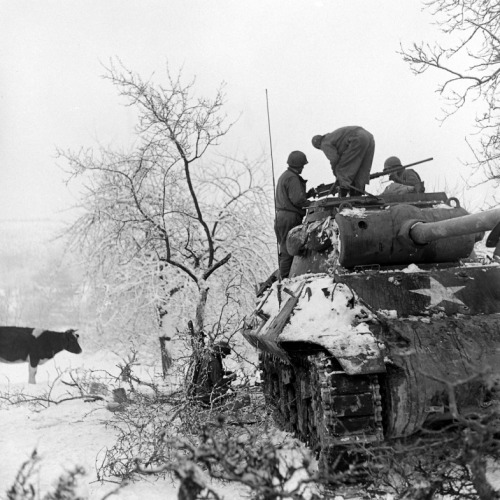 tanks used in battle of the bulge movie