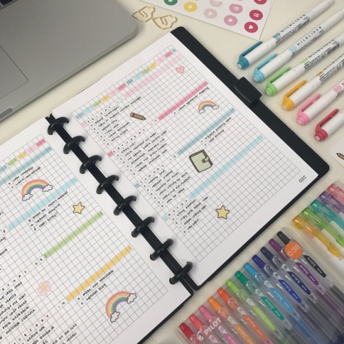 emmastudies:*makes bullet journal very colourful, only wears...