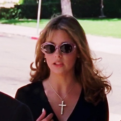 rosenbering:buffy summers + wearing sunglasses