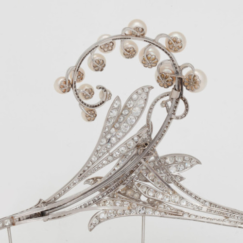 A TIARA/BROOCH SET WITH OLD CUT DIAMONDS AND POSSIBLY CULTURED...