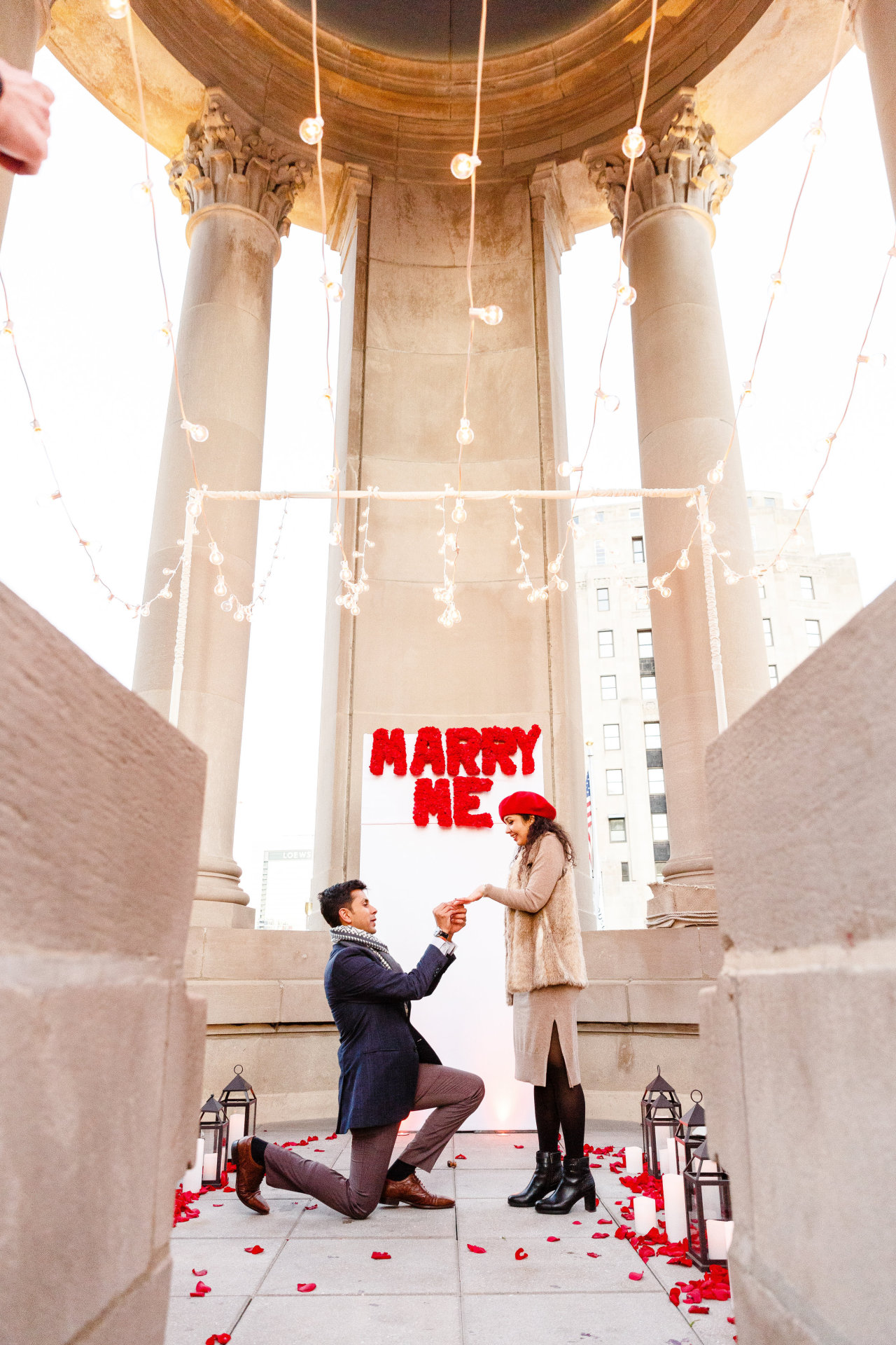 Romantic marriage proposal in the LondonHouse Cupola in downtown Chicago