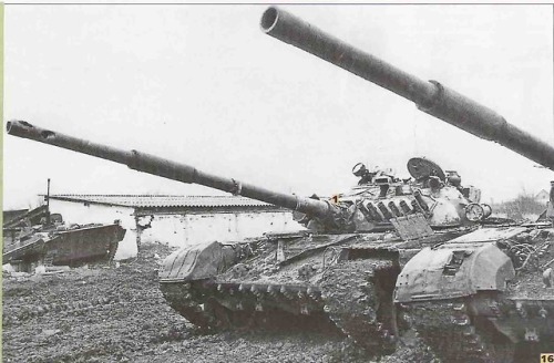 bmashine:T-72A tanks from the Federal forces on the outskirts...