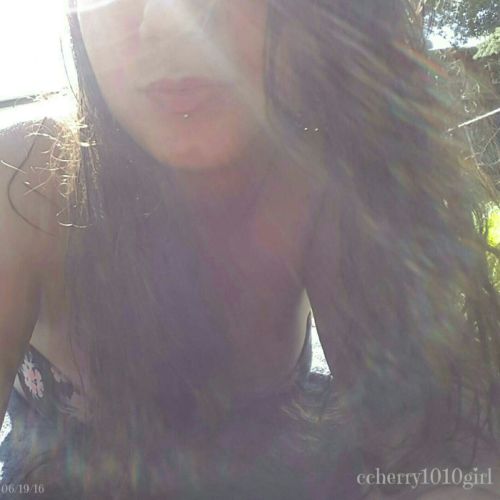 ccherry1010girl:experimenting with taking pictures in the sun....