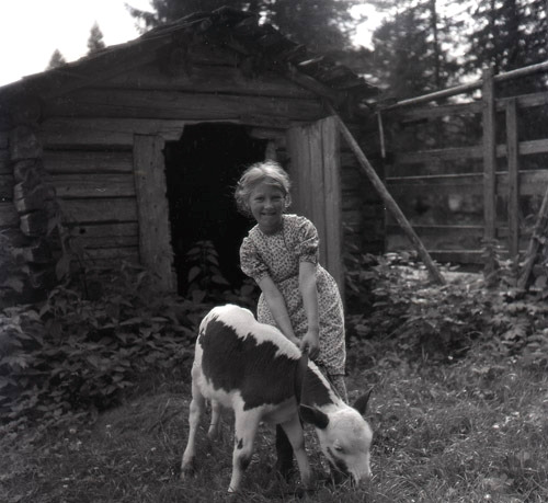 ladyfarmhouse:vintage-sweden:Unknown child, 1951, Sweden.