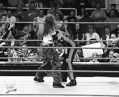 indycena:Lita defeats Trish Stratus to capture her second WWE...