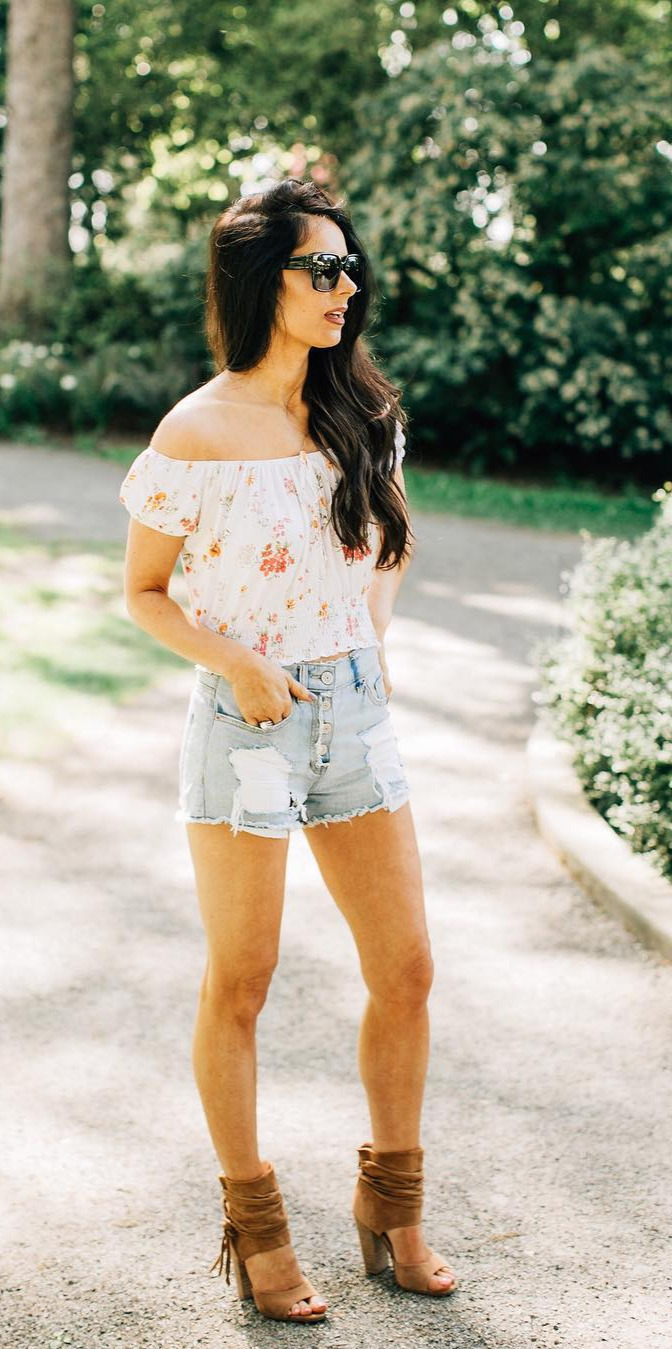 10+ Fashion Trends You'll be Wearing this Season - #Fashion, #Pretty, #Outfitideas, #Fashionistas, #Streetstyle Shegot a heavy heart, a messy soul, a reckless mind, and I think itbeautiful the way she carries herself. 