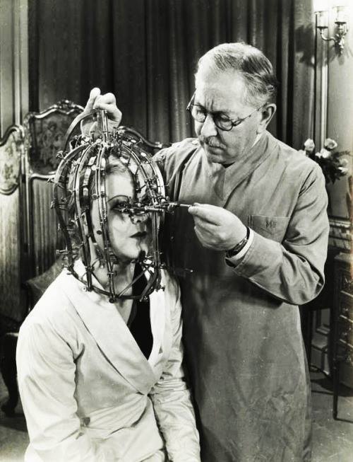 coisasdetere:1934 - Max Factor - dispositivo científico -...