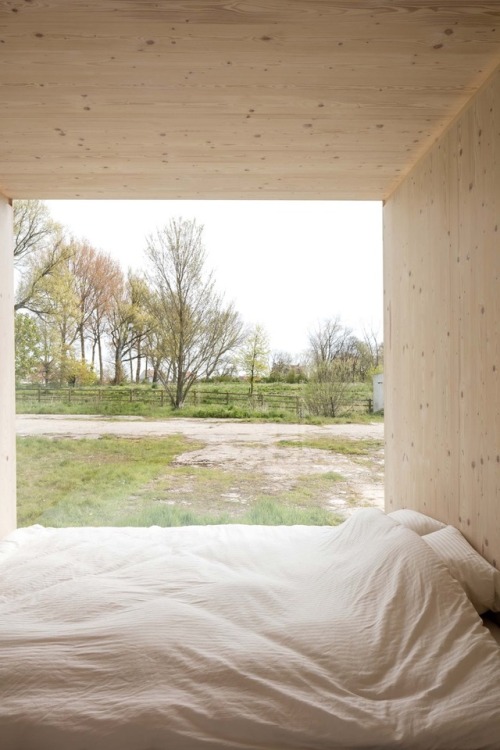 smallandtinyhomeideas:ARK SHELTER photos by sam de backerhat...