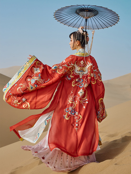 hanfugallery:Chinese hanfu by 十三余·小豆蔻国风