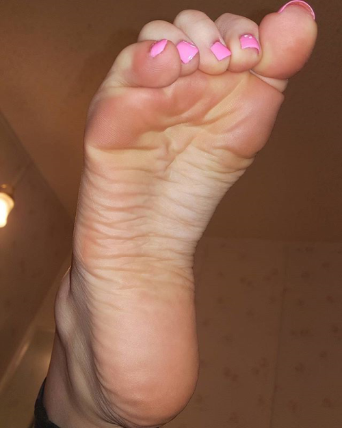 kazuhasfeet:I know you wish your cock would be where my tongue...