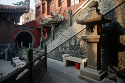 eatstraighttylenol:Lukang Mazu TempleI guess Asian temples...