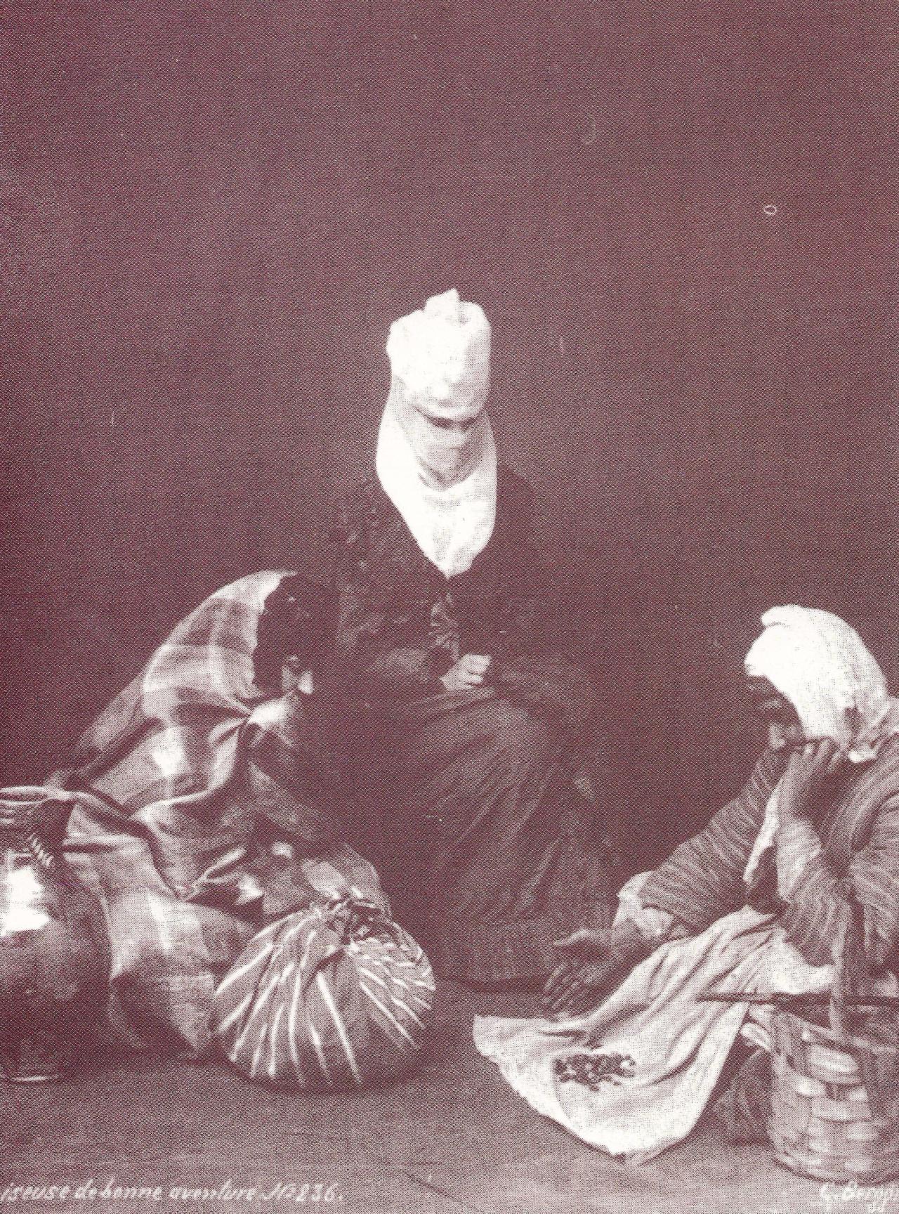 istanbul defteri — Eski İstanbul�da fal 1925 yılında çıkan bir kanuna…