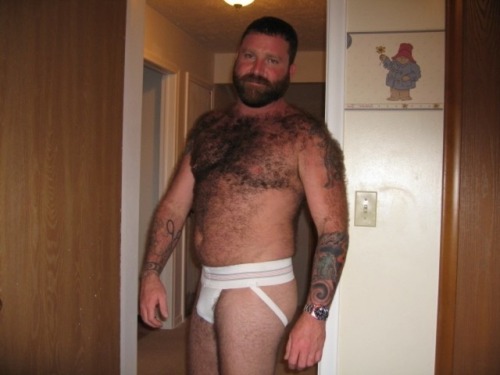 huscularfur:Woof!! Thickly furred daddies are hot!