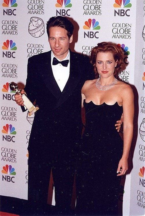 changretta:David Duchovny & Gillian Anderson at the 1998...