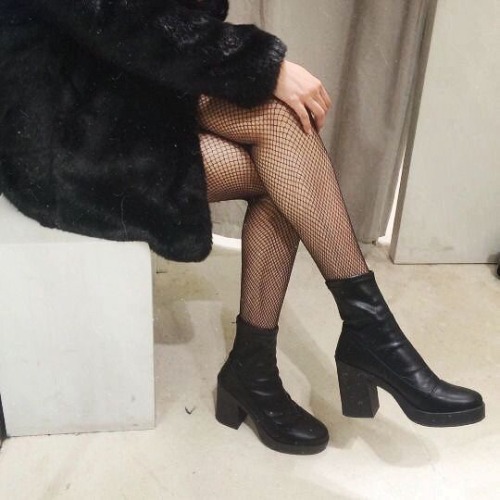 alternative alternative fashion alternative girls alternative style alternative clothing black boots black fishnets fishnet tights black coats black coat fashion style grunge dark grunge darkgrunge 90s grunge grunge fashion grunge style grunge girls hipster hippie hipster fashion hipster girls hipster style hipster shirt