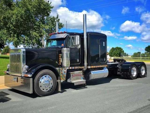 Semitrckn — Peterbilt custom 379