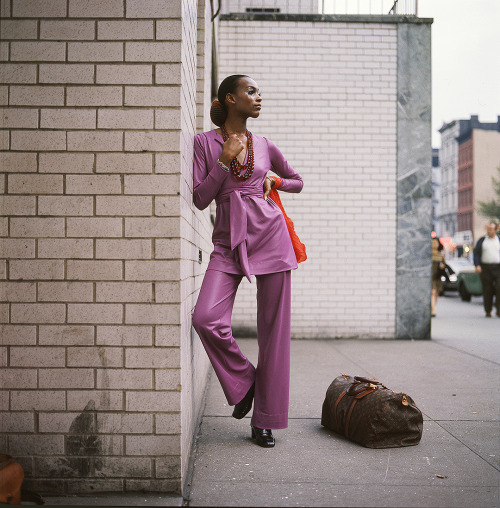 lesbianavagardner:Naomi Sims in New York, photographed by Yale...