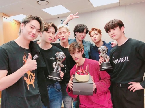 fy-parkjinyoung:Congratulations on GOT7′s 6th Win