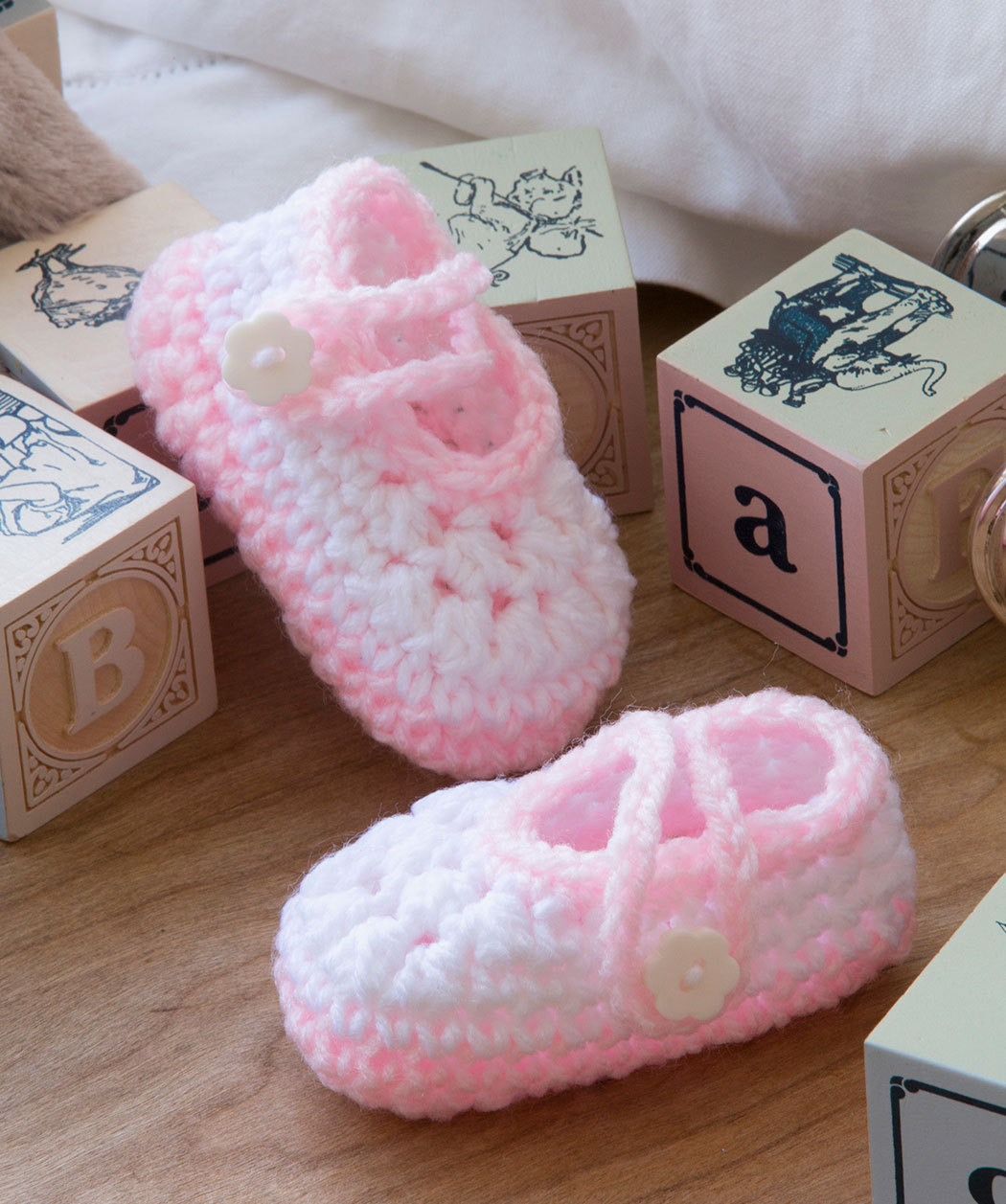 LW4956 Two-Color Baby Booties Free Crochet Pattern... - Red Heart Yarns