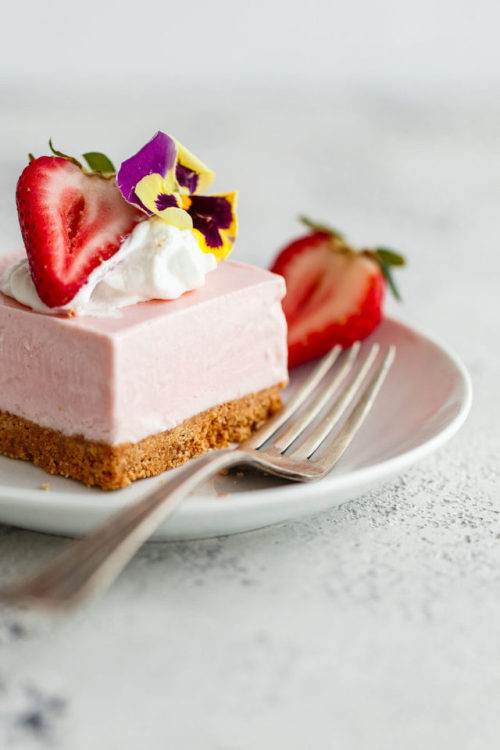 sweetoothgirl:NO BAKE STRAWBERRY CHEESECAKE BARS RECIPE