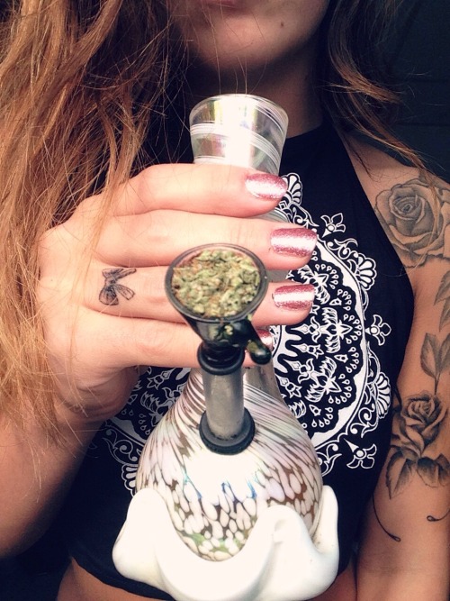 bongrippingbabe:Green is all I need 