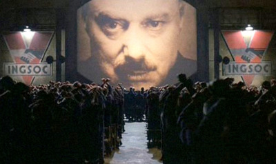 La cuestión no es esa.
El problema del fin de la privacidad no es la aparición del temido Gran Hermano, sino la desaparición de nosotros. Esto ya lo entrevió genialmente Orwell. Hay una escena magistral en 1984, en la que Winston Smith pregunta a su...