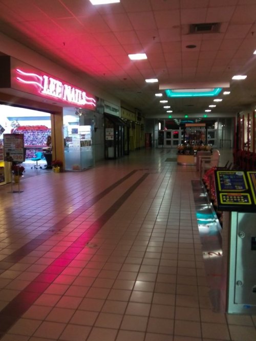 dead mall on Tumblr