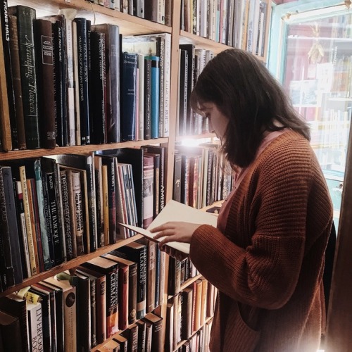 studylustre:explored a vintage bookshop with my fave human...