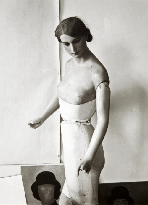 joeinct:Schaufensterpuppe, Photo by Paul Citroen, 1928