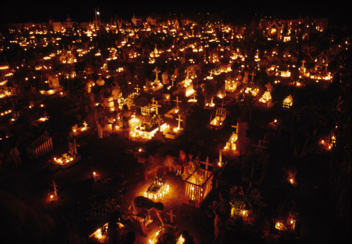 unrar:Manaus, Brazil.  Day of the dead celebrations in the...