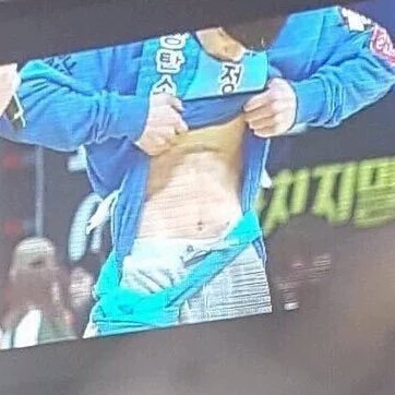 taehyung with abs | Tumblr